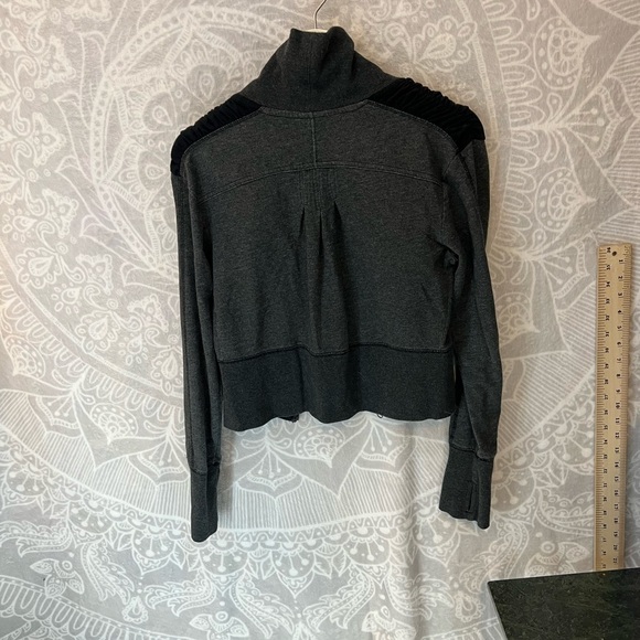 JERSEY KNIT 3/4 CROPPED JACKET TOO CUTE CHAMPION M GRAY BLACK EUC WORKOUT TOP - Picture 10 of 11